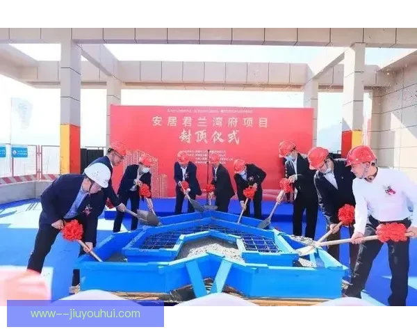 曼联官方宣布老特拉福德因漏雨将全面封顶维修